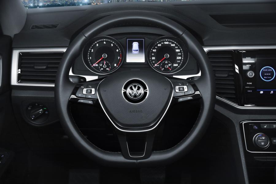 Панель приборов Volkswagen Teramont 2018 года  (MX) (фото 8 из 16)
